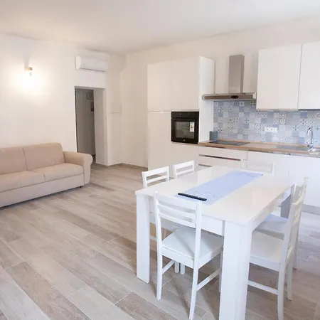 Apartment Cosmopoli - Goelba